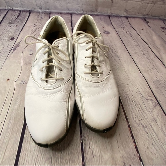 FootJoy Women's Golf Shoe Size 7 - Picture 2 of 9